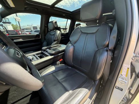 Used 2022 Jeep Wagoneer Series I w/ Premium Group I AWD/4WD image 11
