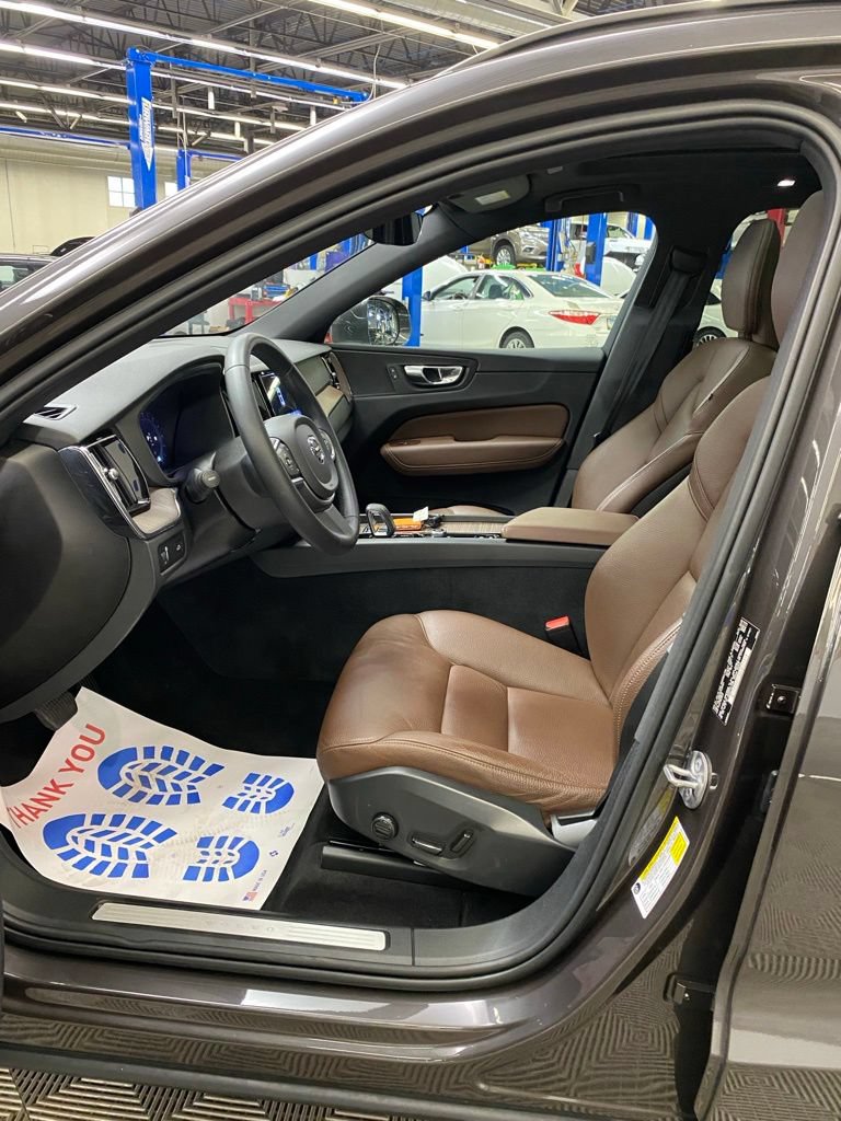 Used 2022 Volvo XC60 B5 Momentum AWD/4WD image 12