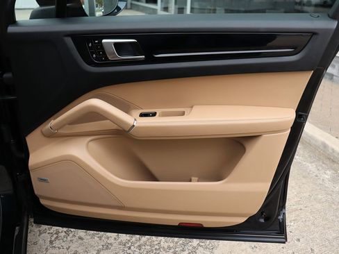Used 2020 Porsche Cayenne image 48