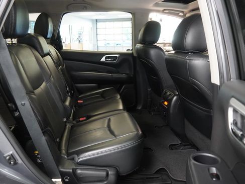 Used 2016 Nissan Pathfinder Platinum AWD/4WD image 35
