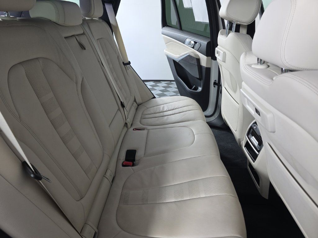 Used 2019 BMW X5 xDrive40i AWD/4WD image 38