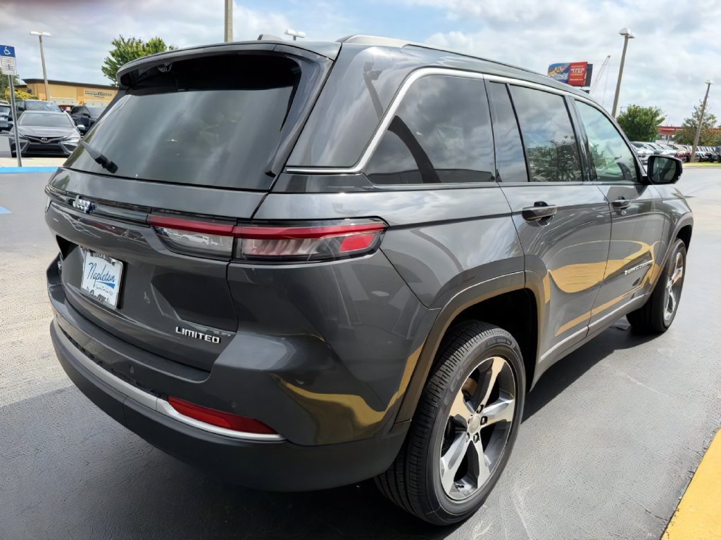 New 2026 Jeep Grand Cherokee Limited w/ Luxury Tech Group II AWD/4WD image 11