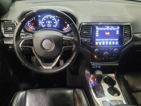 Used 2019 Jeep Grand Cherokee Overland AWD/4WD image 22