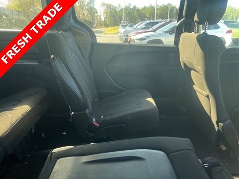 Used 2018 Chrysler Pacifica Touring Plus w/ S Appearance Package image 11