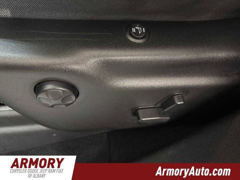 Used 2019 Jeep Grand Cherokee Laredo image 11