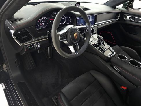 Used 2020 Porsche Panamera GTS image 17
