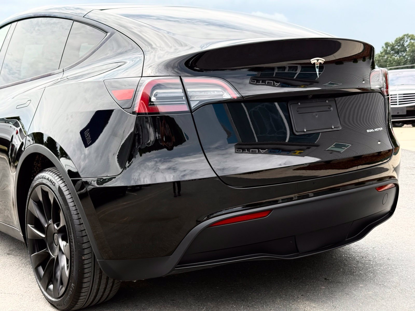Used 2023 Tesla Model Y Long Range AWD/4WD image 4