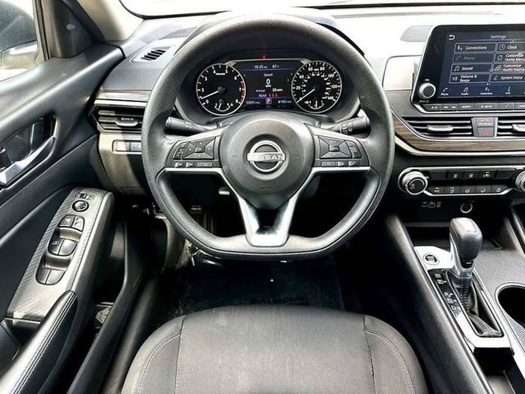 Used 2025 Nissan Altima 2.5 SV FWD image 21