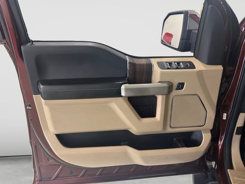 Used 2015 Ford F150 Lariat w/ Equipment Group 502A Luxury AWD/4WD image 8