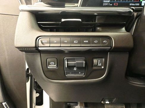 Used 2024 Cadillac Escalade Sport w/ LPO, ONYX Package image 37