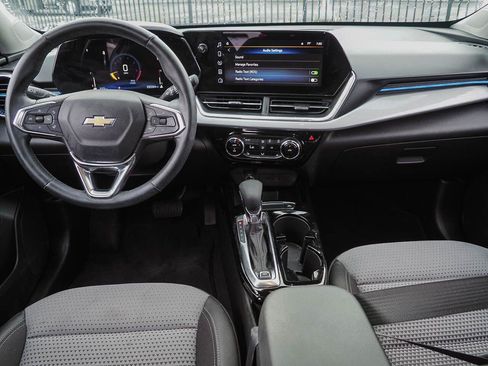 Certified 2024 Chevrolet Trax LT w/ Driver Confidence Package FWD image 9