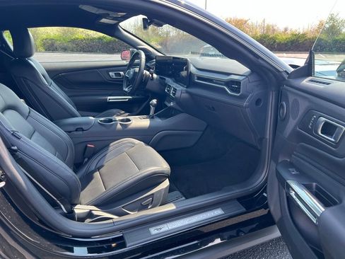 Used 2025 Ford Mustang GT Premium image 10