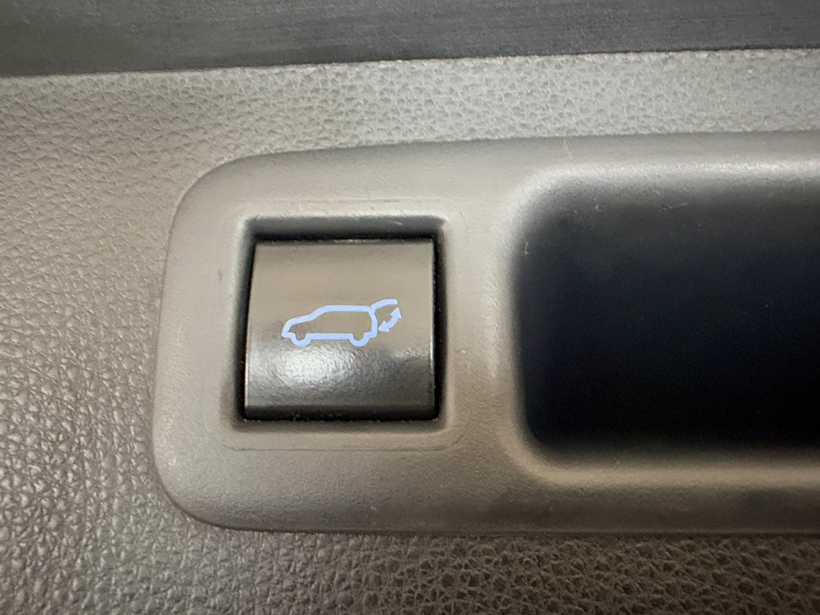 Used 2022 Toyota Highlander LE FWD image 35