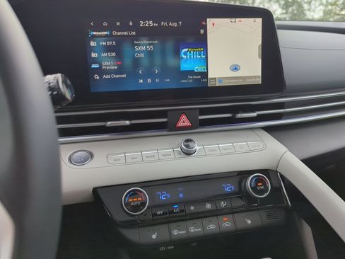 Certified 2025 Hyundai Elantra Limited FWD image 27