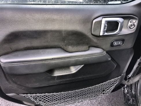 Used 2023 Jeep Wrangler Sahara image 13