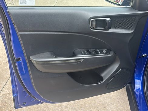 Used 2024 Hyundai Venue Limited image 25