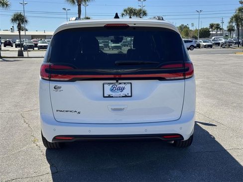 New 2026 Chrysler Pacifica Select w/ S Appearance Package image 4