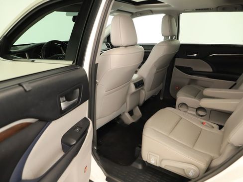 Used 2016 Toyota Highlander Limited FWD image 29