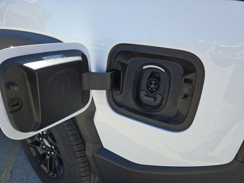 Used 2024 Chevrolet Silverado EV W/T AWD/4WD image 5