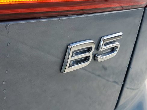 Certified 2023 Volvo XC60 B5 Plus w/ Climate Package FWD image 8
