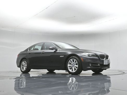 Used 2016 BMW 528i Sedan RWD image 3