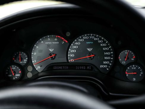 Used 2002 Chevrolet Corvette Convertible w/ Preferred Equipment Group2 image 19