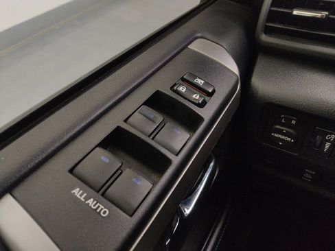 Used 2019 Toyota 4Runner SR5 image 27