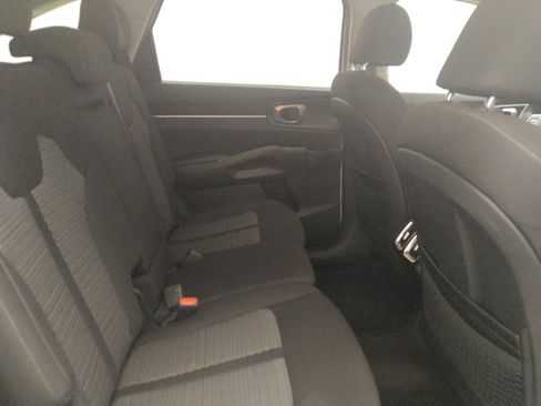 Used 2023 Kia Sorento LX AWD/4WD image 19
