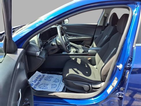 Used 2025 Hyundai Elantra SEL FWD image 23