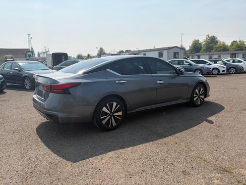 Used 2022 Nissan Altima 2.5 SV FWD image 3