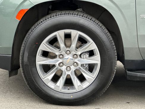 Used 2023 Chevrolet Suburban Premier image 11