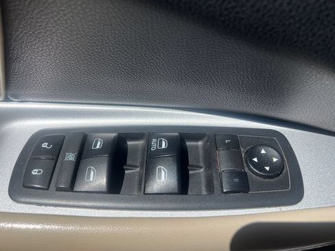 Used 2017 Dodge Journey SE w/ Flexible Seating Group FWD image 17