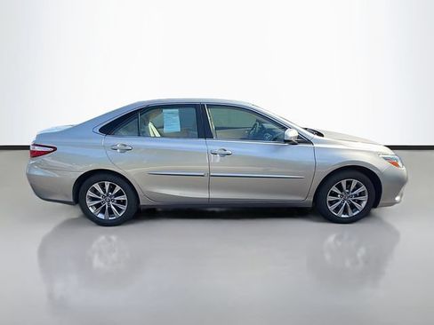 Used 2017 Toyota Camry XLE w/ Moonroof Package FWD image 8