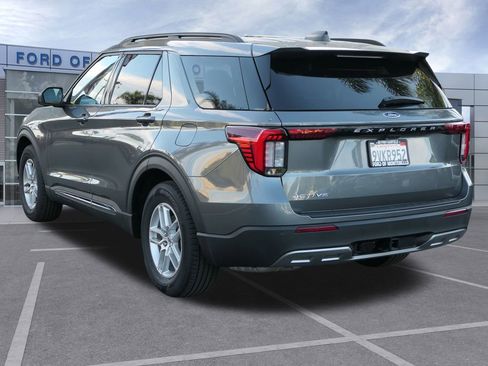 Used 2025 Ford Explorer Active w/ Active Comfort Package image 7