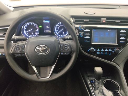 Used 2018 Toyota Camry LE w/ Convenience Package FWD image 22