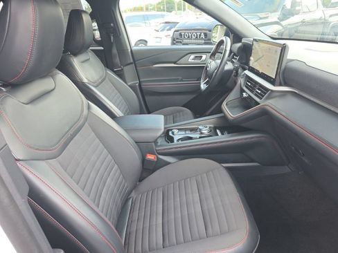 Used 2025 Ford Explorer ST-Line w/ ST-Line Street Pack AWD/4WD image 9