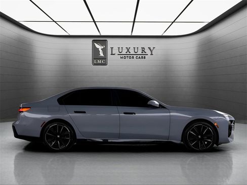 Used 2024 BMW i7 eDrive50 w/ M Sport Package image 3