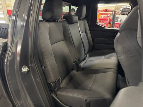 Certified 2025 Toyota Tacoma SR5 AWD/4WD image 18