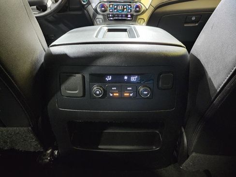 Used 2018 Chevrolet Suburban LT w/ Luxury Package AWD/4WD image 18