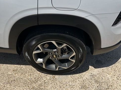 Used 2025 Chevrolet Trax LT w/ LT Convenience Package image 21