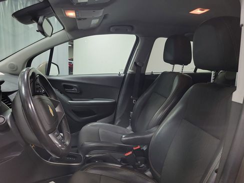 Used 2021 Chevrolet Trax LT w/ Sport Edition image 12