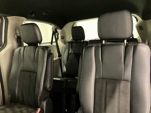 Used 2019 Dodge Grand Caravan SXT image 41