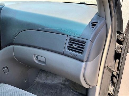 Used 2005 Toyota Sienna LE w/ LE Pkg 1 FWD image 13