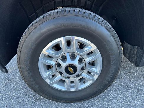 Used 2025 Chevrolet Silverado 2500 LT w/ Convenience Package image 15