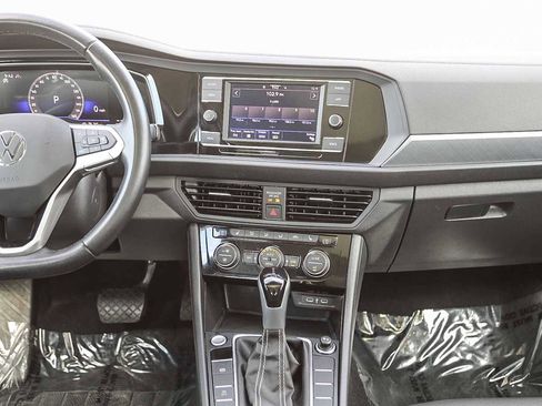 Used 2024 Volkswagen Jetta SE image 13