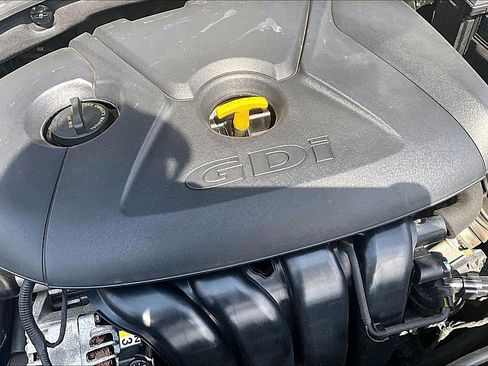 Used 2019 Hyundai Elantra GT FWD image 33