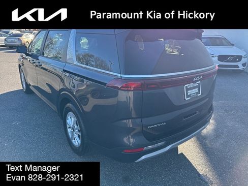 Used 2023 Kia Carnival LX image 5
