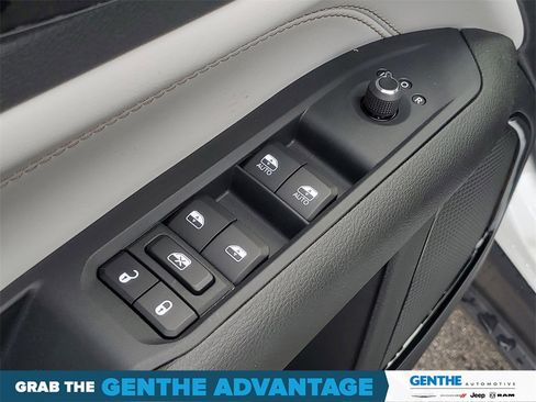 Used 2026 Jeep Compass Limited image 12