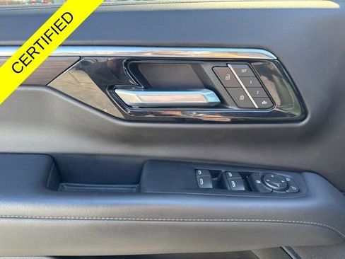 Used 2025 Chevrolet Suburban Z71 AWD/4WD image 9