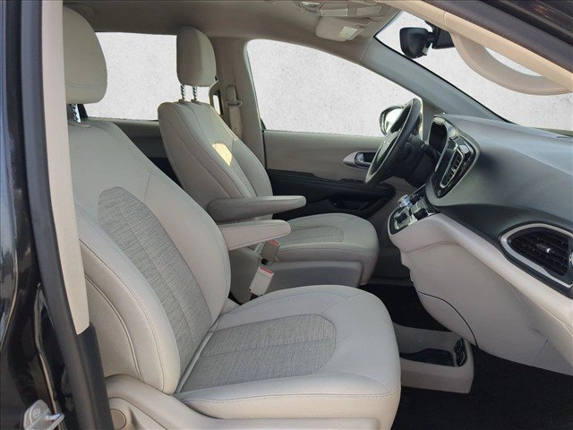Used 2018 Chrysler Pacifica Touring Plus FWD image 15